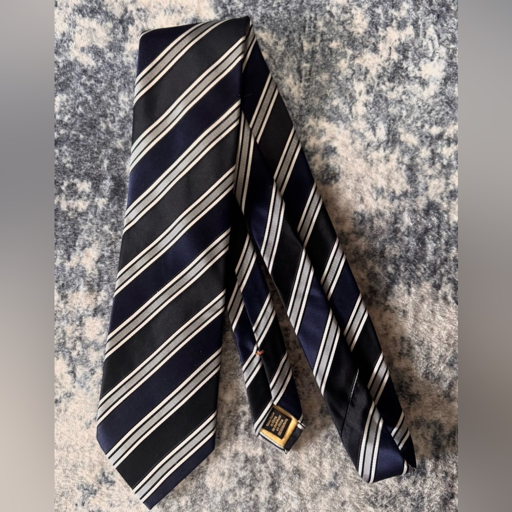 DONALD J. TRUMP SIGNATURE COLLECTION President Luxury Tie 100% Silk